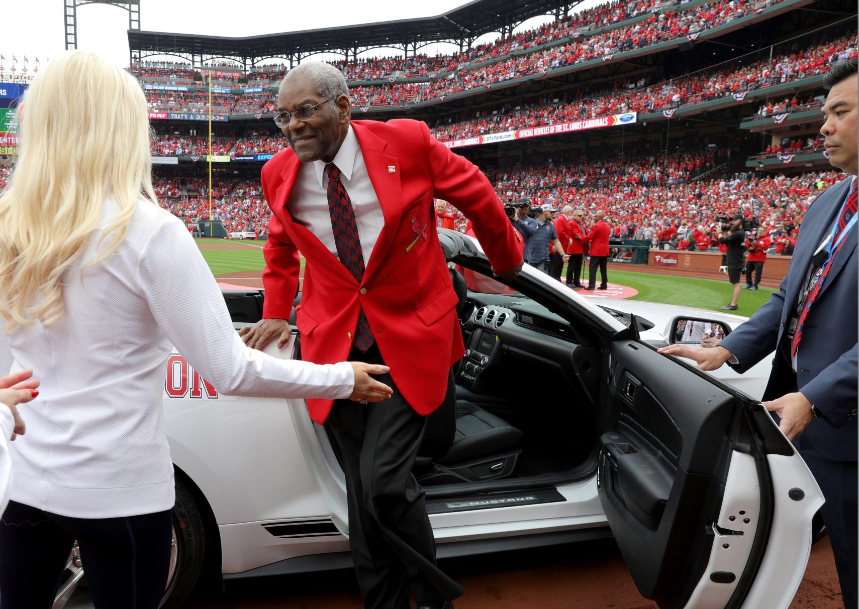Cardinals host Padres in home opener